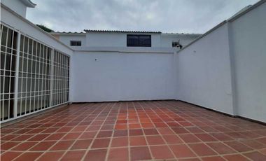 SE ARRIENDA CASA BARRIO LOS CORTIJOS USO RESIDENCIAL - COMERCIAL