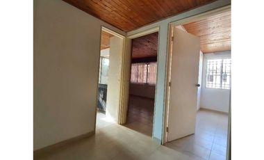 SE ARRIENDA CASA BARRIO LOS CORTIJOS USO RESIDENCIAL - COMERCIAL