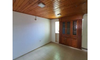 SE ARRIENDA CASA BARRIO LOS CORTIJOS USO RESIDENCIAL - COMERCIAL