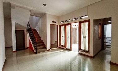 Di Sewakan Rumah Cluster Siap Huni 4 Kamar di Antapani, Bandung