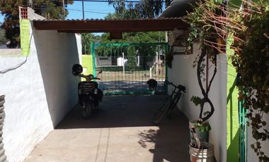 LATORRE PROP. VENDE CASA DE 3 AMBIENTES C/ LOCAL Y DUPLEX AL FONDO -