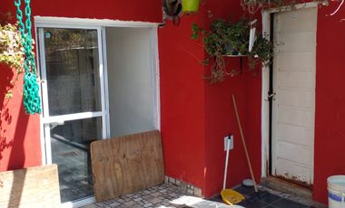 LATORRE PROP. VENDE CASA DE 3 AMBIENTES C/ LOCAL Y DUPLEX AL FONDO -