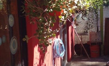 LATORRE PROP. VENDE CASA DE 3 AMBIENTES C/ LOCAL Y DUPLEX AL FONDO -