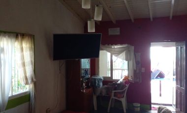 LATORRE PROP. VENDE CASA DE 3 AMBIENTES C/ LOCAL Y DUPLEX AL FONDO -