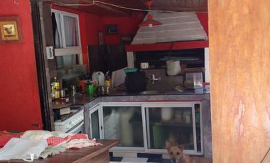 LATORRE PROP. VENDE CASA DE 3 AMBIENTES C/ LOCAL Y DUPLEX AL FONDO -