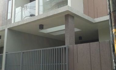 DIJUAL : Rumah siap huni desain modern minimalis di Grogol, Jakarta Barat