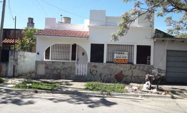 Casa con Departamento en venta en Quilmes Norte