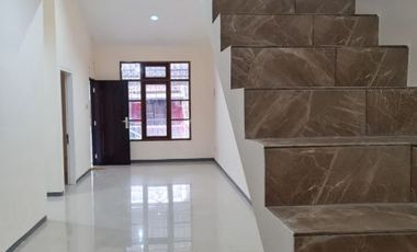 Disewakan Rumah Regensi Melati Mas Tangerang Selatan 4 kamar Tidur Murah