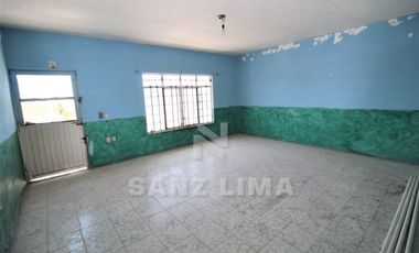 CENTRO: PROPIEDAD COMERCIAL PARA FARMACIA FERRETERÍA  O NEGOCIO DE COMIDA.