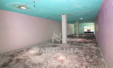 CENTRO: PROPIEDAD COMERCIAL PARA FARMACIA FERRETERÍA  O NEGOCIO DE COMIDA.