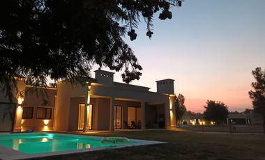 Casa en alquiler amoblada y equipada  en  el Barrio El Cardal I