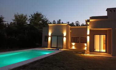 Casa en alquiler amoblada y equipada  en  el Barrio El Cardal I