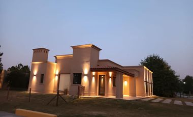 Casa en alquiler amoblada y equipada  en  el Barrio El Cardal I