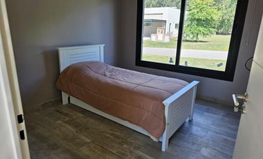 Casa en alquiler amoblada y equipada  en  el Barrio El Cardal I