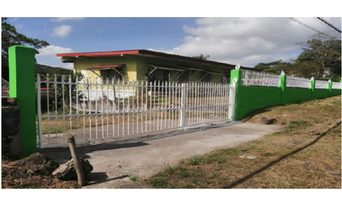 CASA CON TERRENO DE 3.370M2  EN ALCALDE DIAZ