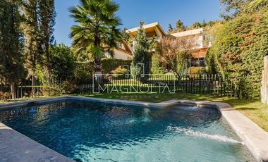 Casa en venta de 5 dorm. en Lo Barnechea