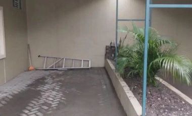 Rumah Kutisari STRATEGIS hadap timur