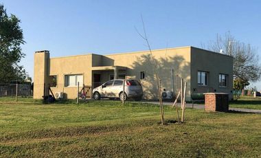 Casa a estrenar en San Ramiro, Pilar del Este