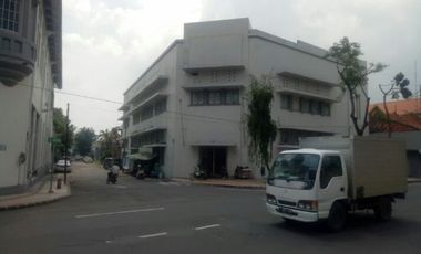 Di jual kantor/gedung jalan veteran, tengah kota surabaya