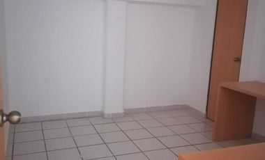 Oficina en planta baja, con vista a la calle y 4 privados sobre la Av. Bolívar