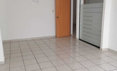 Oficina en planta baja, con vista a la calle y 4 privados sobre la Av. Bolívar