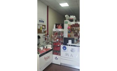 Se alquila Local en Supercentro Los Pueblos de 369 mts $6500