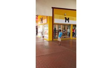 Se alquila Local en Supercentro Los Pueblos de 369 mts $6500