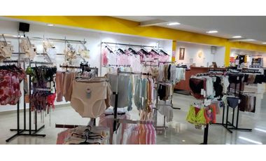 Se alquila Local en Supercentro Los Pueblos de 369 mts $6500