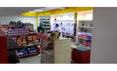 Se alquila Local en Supercentro Los Pueblos de 369 mts $6500