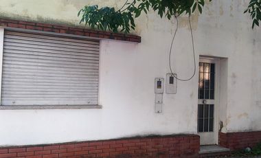 Venta Casa 2 dormitorios con patio - Luis Agote, Rosario