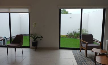 En Venta Casa en Cañadas del Arroyo, 3 Recamaras, Jardín, Roof Garden, C.195 m2