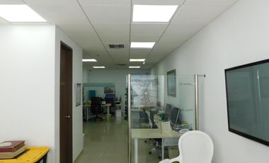 oficina en arriendo/venta en el poblado. Cod A91153