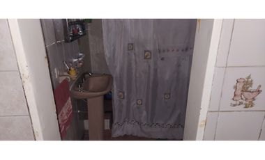 LLERENA 920  entre Hertz y Bedoya