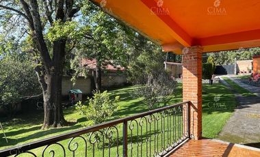 Venta casa jardín con bosque - V270