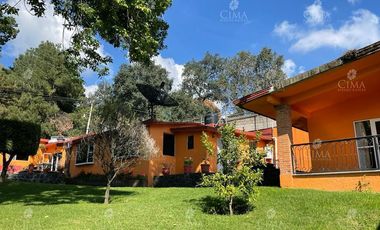 Venta casa jardín con bosque - V270