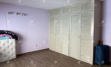 Venta casa jardín con bosque - V270