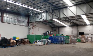 VENTA Amplia bodega con Oficinas