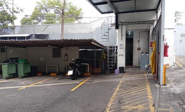 VENTA Amplia bodega con Oficinas