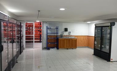 VENTA Amplia bodega con Oficinas