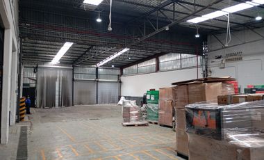VENTA Amplia bodega con Oficinas