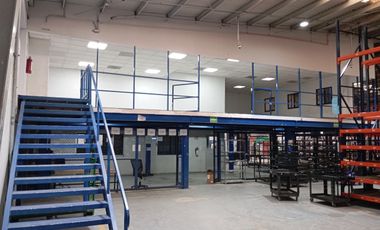VENTA Amplia bodega con Oficinas