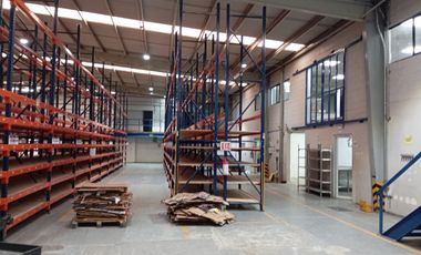 VENTA Amplia bodega con Oficinas