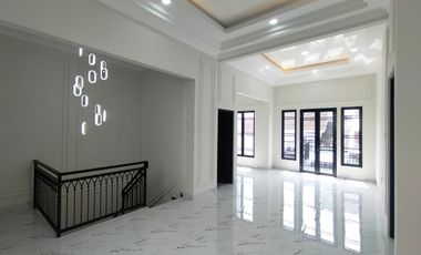 Rumah baru di Kencana Loka, dekat ke pintu tol dan Stasiun Rawabuntu