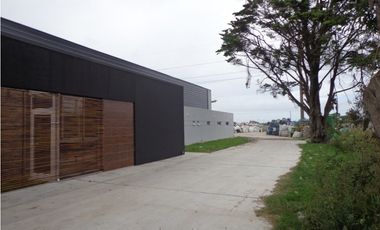 Moderno galpón, ex fábrica de reciclado plasticos. Apto varios emprendimientos.