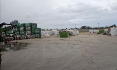 Moderno galpón, ex fábrica de reciclado plasticos. Apto varios emprendimientos.