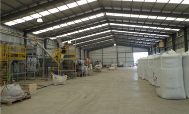 Moderno galpón, ex fábrica de reciclado plasticos. Apto varios emprendimientos.