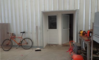 Moderno galpón, ex fábrica de reciclado plasticos. Apto varios emprendimientos.