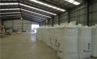 Moderno galpón, ex fábrica de reciclado plasticos. Apto varios emprendimientos.