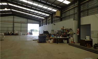 Moderno galpón, ex fábrica de reciclado plasticos. Apto varios emprendimientos.