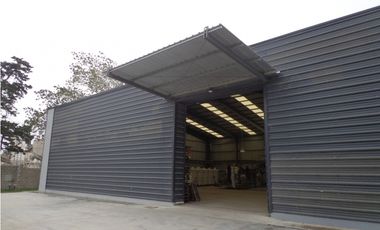 Moderno galpón, ex fábrica de reciclado plasticos. Apto varios emprendimientos.